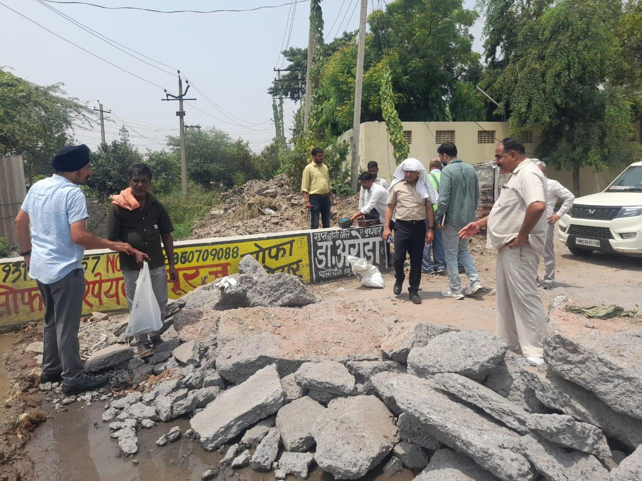 एसीबी की टेक्निकल टीम ने नगर निगम फरीदाबाद के तहत बनाई जा रही पुलिया के निर्माण की जांच कर सैंपल लिए