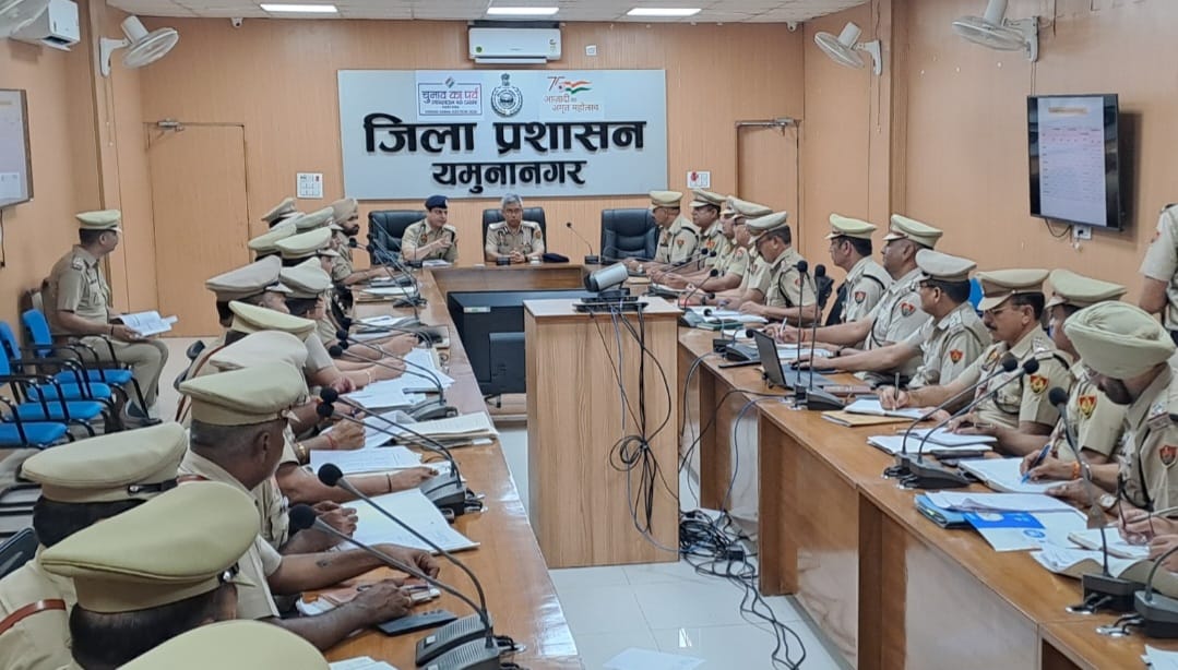 पुलिस महानिदेशक शत्रुजीत कपूर ने अपराध रोकने को लेकर पुलिस अधिकारियों से की मीटिंग, दिए निर्देश