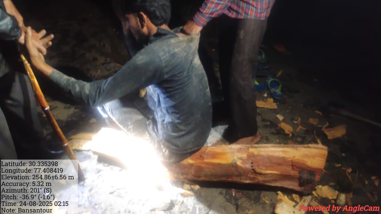 बनसंतौर जंगल में फारेस्ट स्टाफ पर खैर तस्करो का हमला, खैर से लदी गाड़ी के साथ अपने साथी को भी छुड़वा ले गए