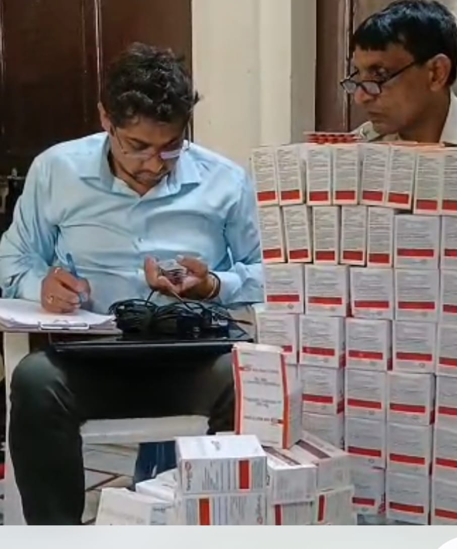 सिरसा में एफडीए ने पुलिस के साथ एक घर में की रेड, बड़ी मात्रा में घर से दवाएं बरामद