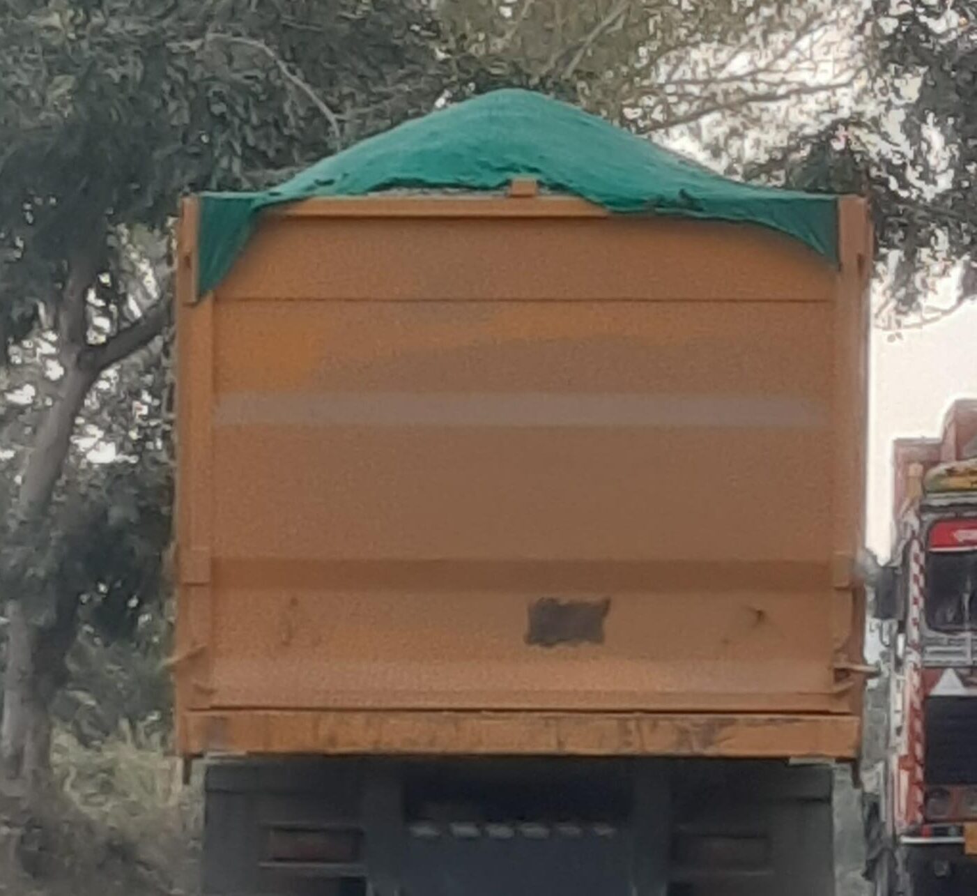 मुगलवाली व सुल्तानपुर नाकों से बिना बिल चेक करवाए भी गुजर रहें है खनिज सामग्री से भरे वाहन