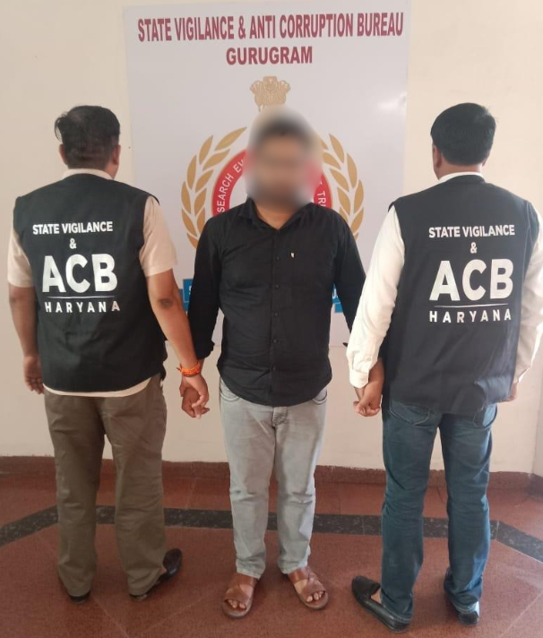 नगर पालिका फर्रूखनगर का क्लर्क प्रापर्टी आईडी बनाने की एवज में रिश्वत लेने के आरोप में गिरफ्तार