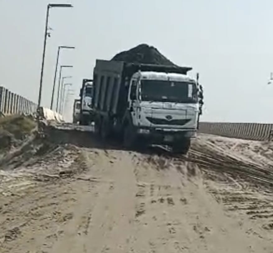 गुमथला में नगली घाट पर बने पुल पर चल रहे है खनिज से भरे ओवरलोड वाहन, बीएंडआर से लेकर आरटीए सब चुप्प