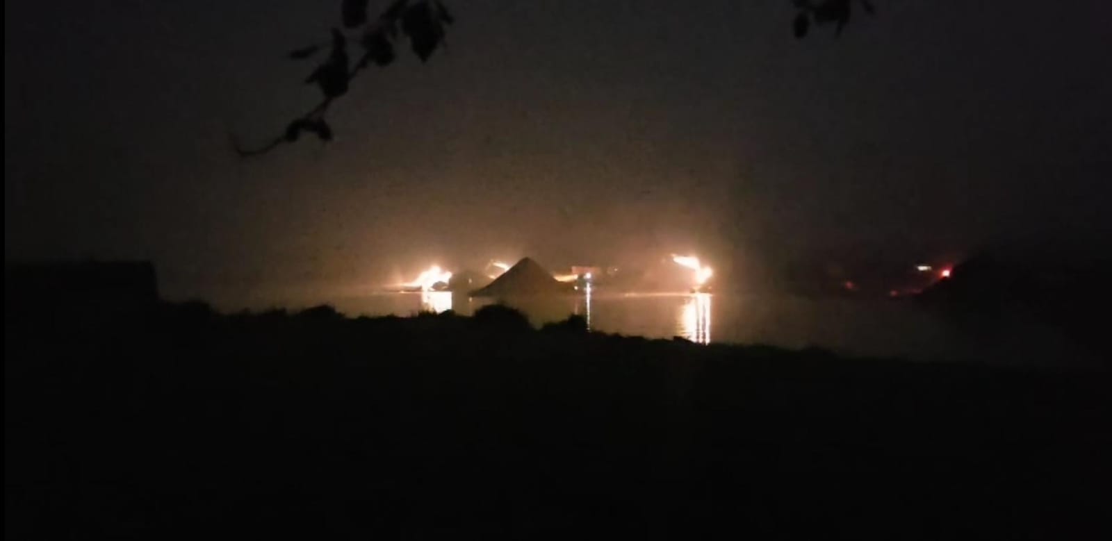 रात के अंधेरे में चीरा जा रहा है यमुना का सीना, गुमथला एरिया में खनन का कोई नियम लागू नहीं