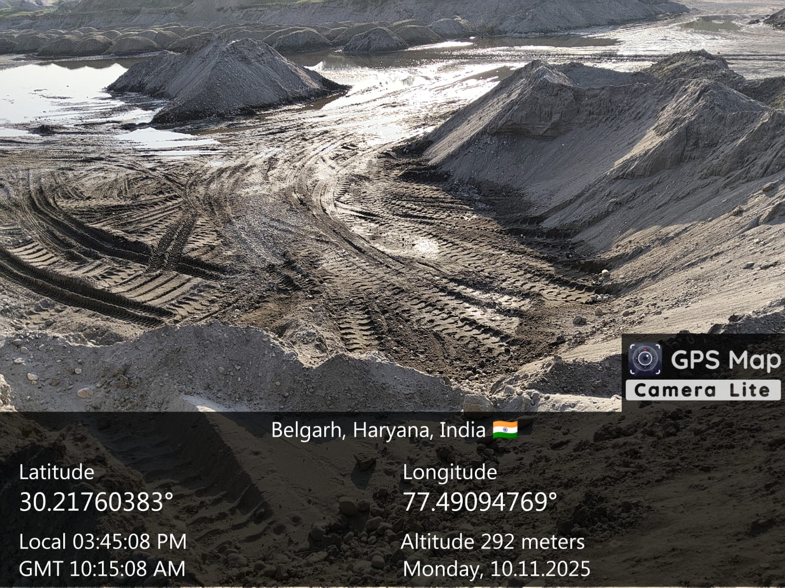 बेलगढ़ में डेढ़ से दो माह से विभाग की नजर में एरिया, फिर भी हो गया अवैध खनन, खनन के ताजा निशान भी मौजूद