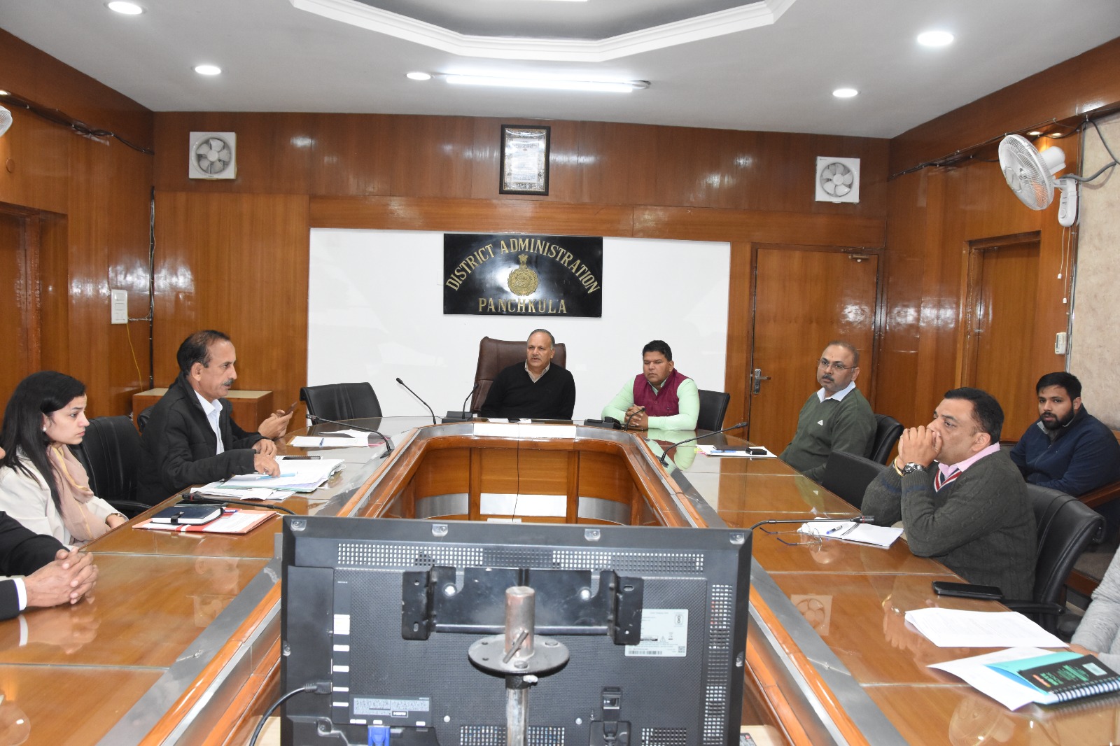 अवैध निर्माण व अतिक्रमण पर कोताही न बरते अधिकारी, हटाने के बाद दोबारा अतिक्रमण न हो : डीसी