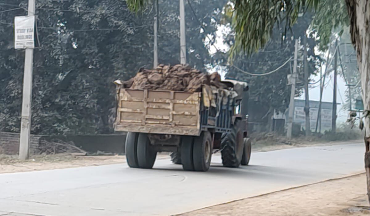 बिना ई-रवाना, बिना तिरपाल: जगाधरी–खारवन रोड पर अवैध मिट्टी खनन और परिवहन का खेल