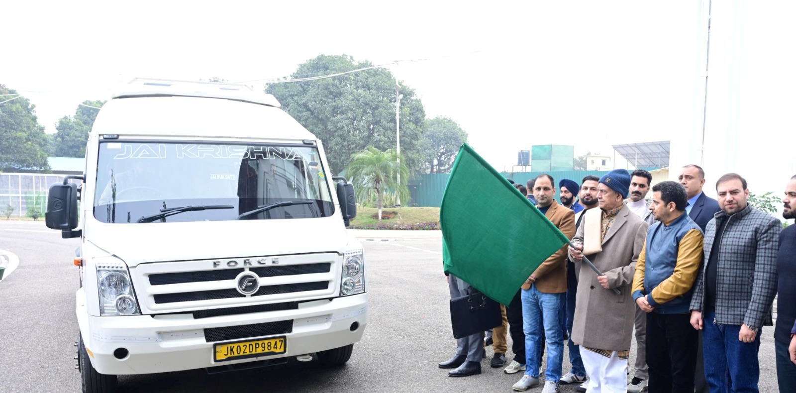 उपराज्यपाल  मनोज सिन्हा ने 30 कश्मीरी छात्रों के प्रतिनिधिमंडल को हरियाणा दर्शन यात्रा के लिए किया रवाना