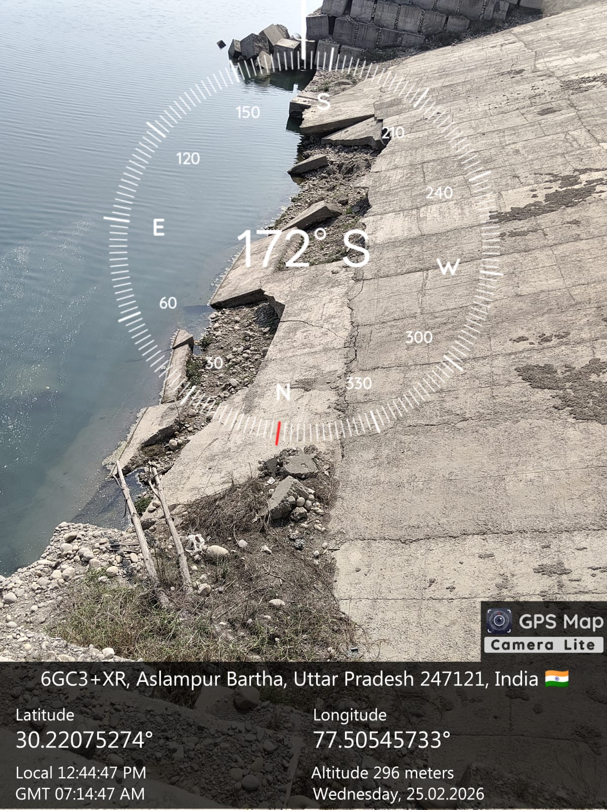 बेलगढ़ में पटरी किनारे नवनिर्मित कंक्रीट स्ट्रक्चर होने लगा क्षतिग्रस्त, मानसून में सुरक्षा को लेकर संशय,प्रोजेक्ट की ‘ड्यूरेबिलिटी’ पर प्रश्नचिह्न