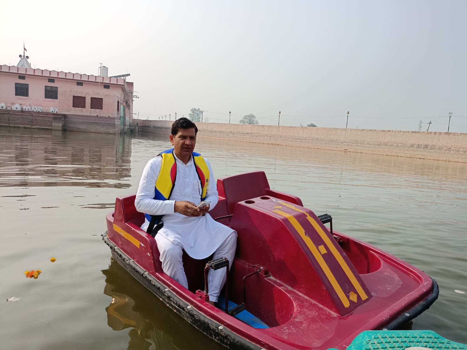 आस्था के संग अब बोटिंग का आनंद, सरस्वती धाम में सुविधा शुरू
