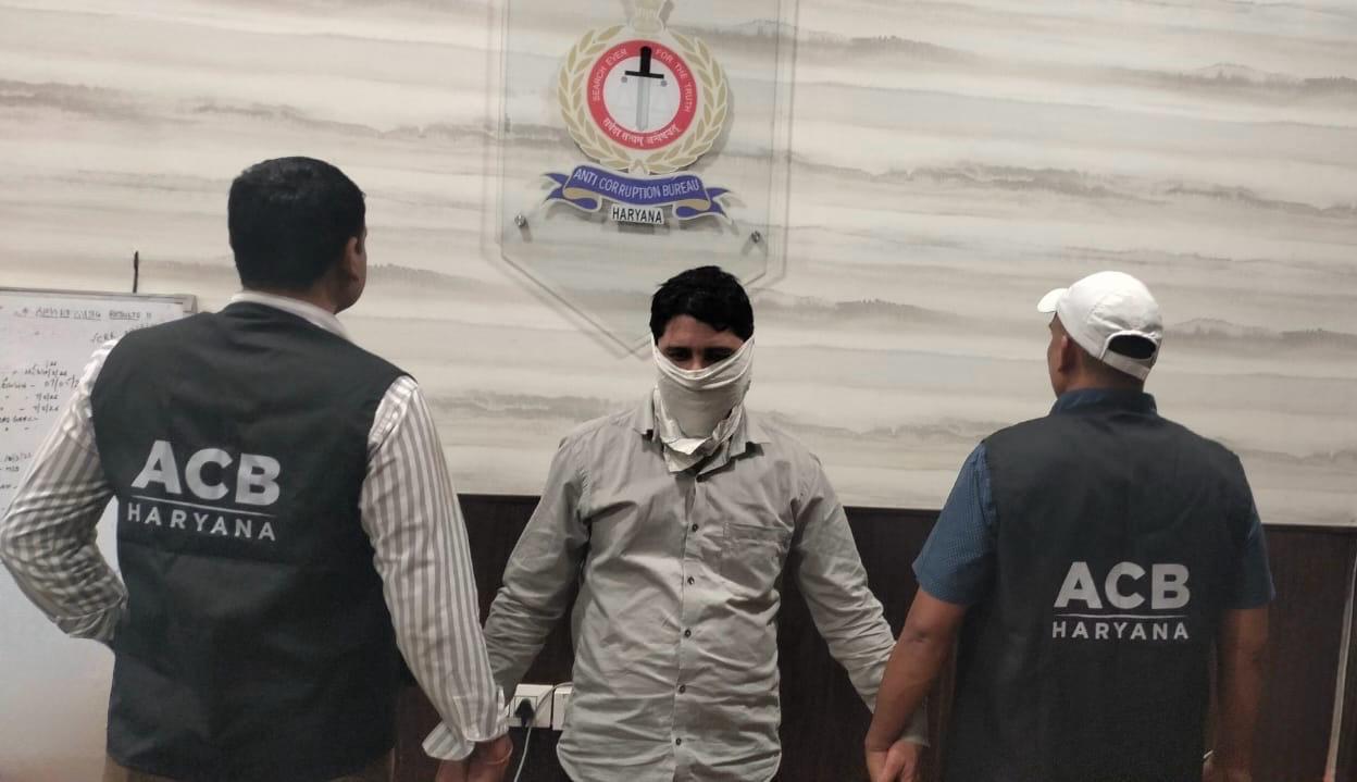 15 हजार रूपए की रिश्वत लेते रंगे हाथों पकड़ा गया बिजली निगम का कर्मचारी, विजिलेंस ब्यूरो की बड़ी कार्रवाई