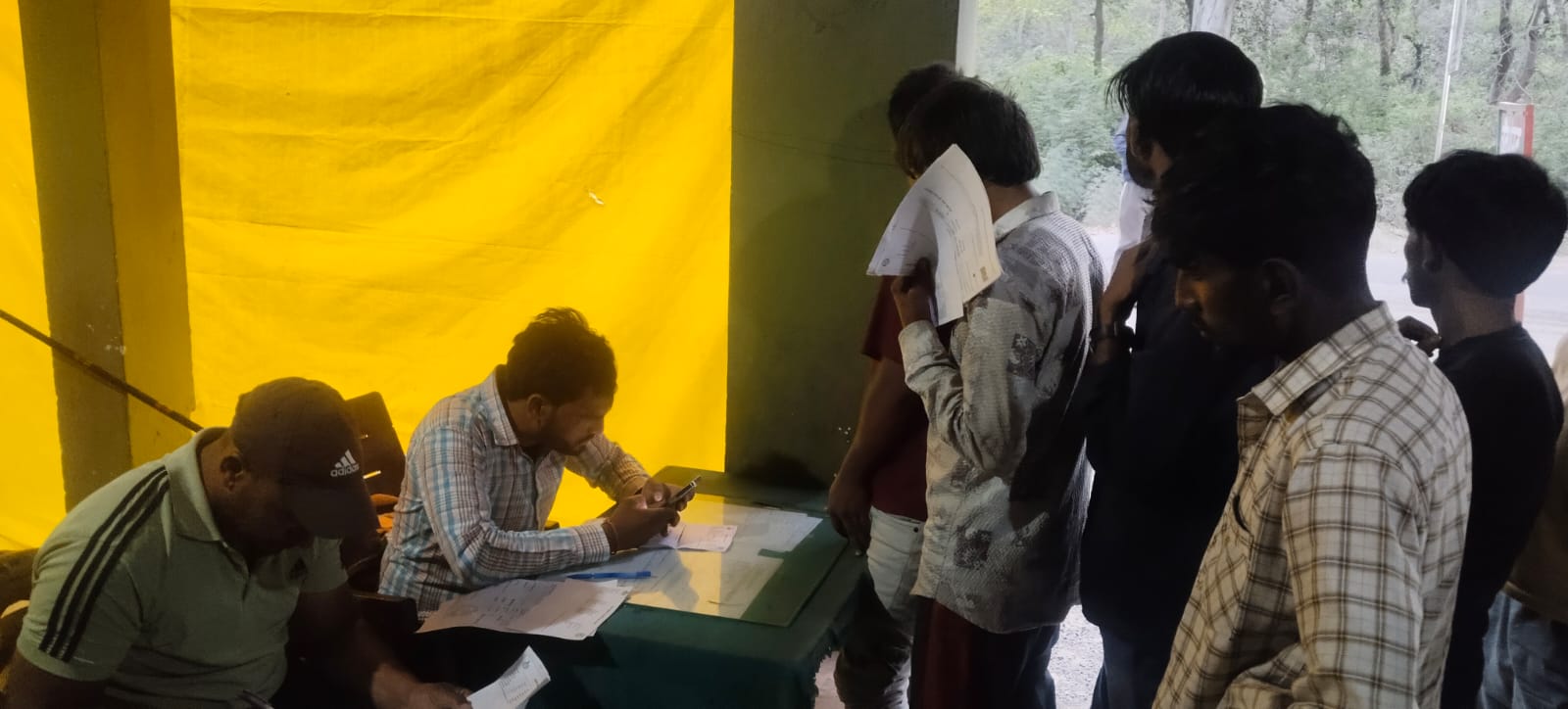 अवैध खनिज परिवहन कंट्रोल के लिए सरकारी नाके: वाहनों की जांच प्राइवेट लोंगों के हाथ में