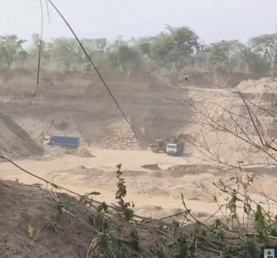 कलेसर से बेलगढ़ तक यमुना समेत धरती का सीना छलनी: अवैध खनन से आया माल आखिर कैसे बिक रहा है बाजार मेंं