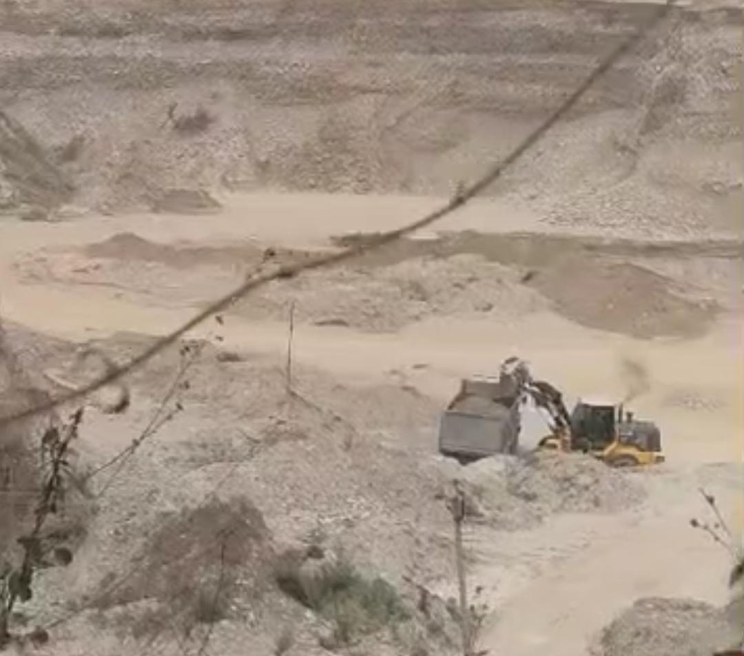 मांडेवाला एरिया में ताजेवाला रास्ते के समीप अवैध खनन, खनन कर्मचारी कही कार्रवाई करते नहीं दिखते आखिर विभाग किस बात का दे रहा है वेतन