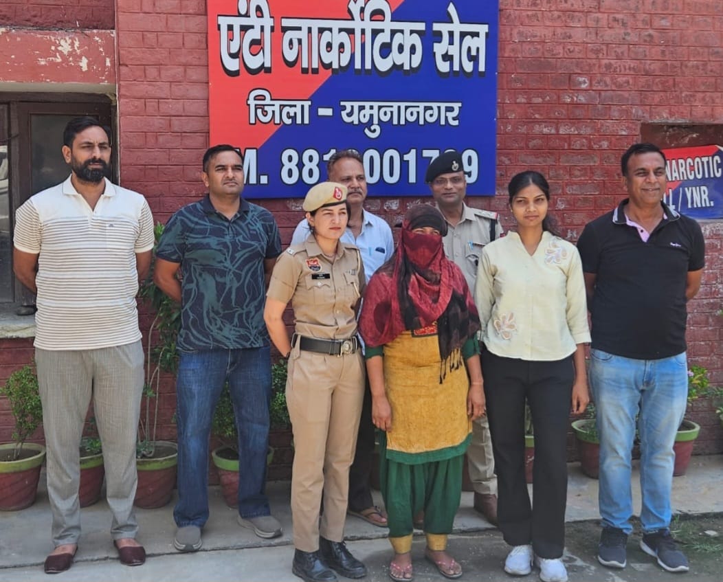  ढाई लाख की हेरोइन के साथ महिला तस्कर गिरफ्तार, पहले देवर भी जा चुका है जेल