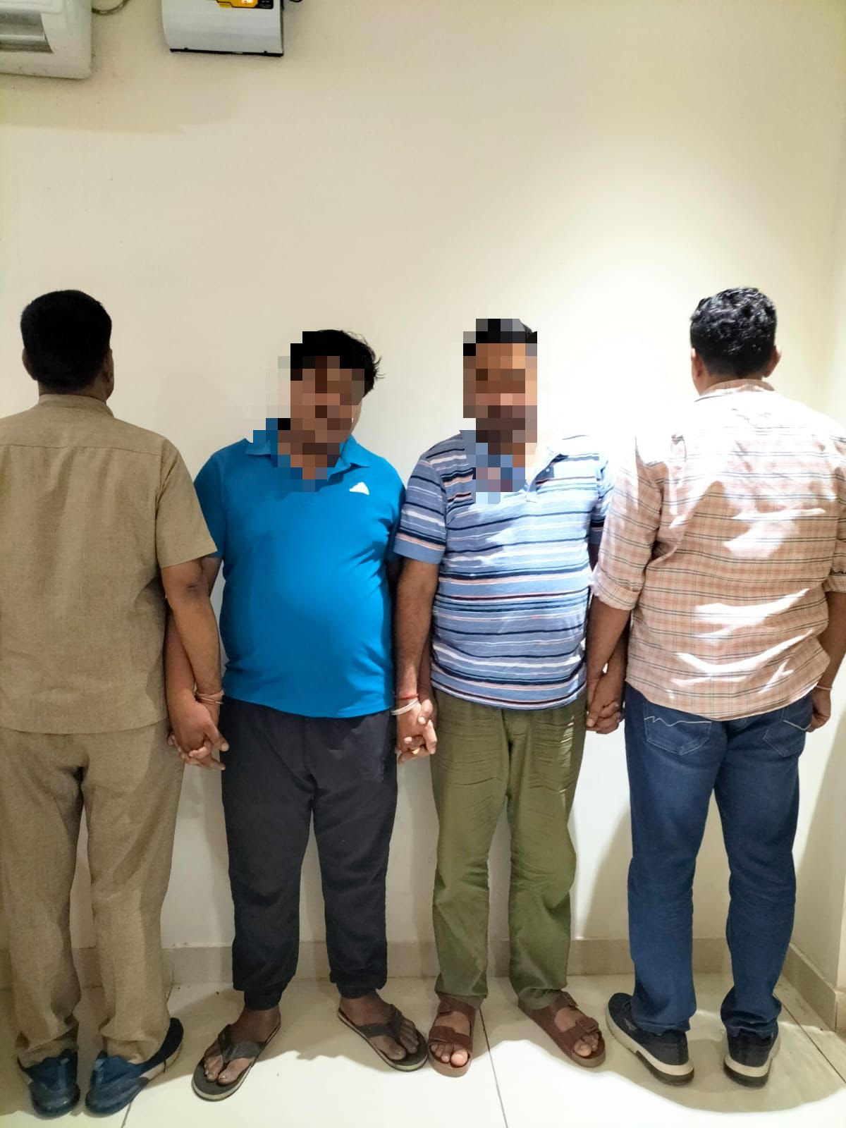 एसीबी ने पटवारी व उसके सहयोगी को 10 हजार रुपये रिश्वत लेते रंगे हाथ गिरफ्तार