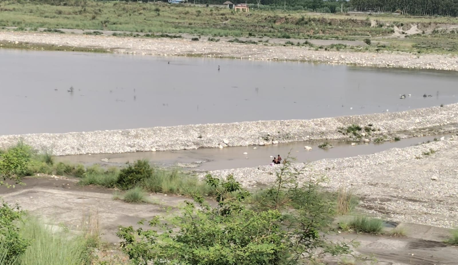 डेड लाइन बीत जाने के बावजूद ताजेवाला में बाढ़ सुरक्षा कार्य अधर में, NGT के नियमों को ठेंगा दिखा धड़ल्ले से चल रहा रिवर बेड में अवैध खनन