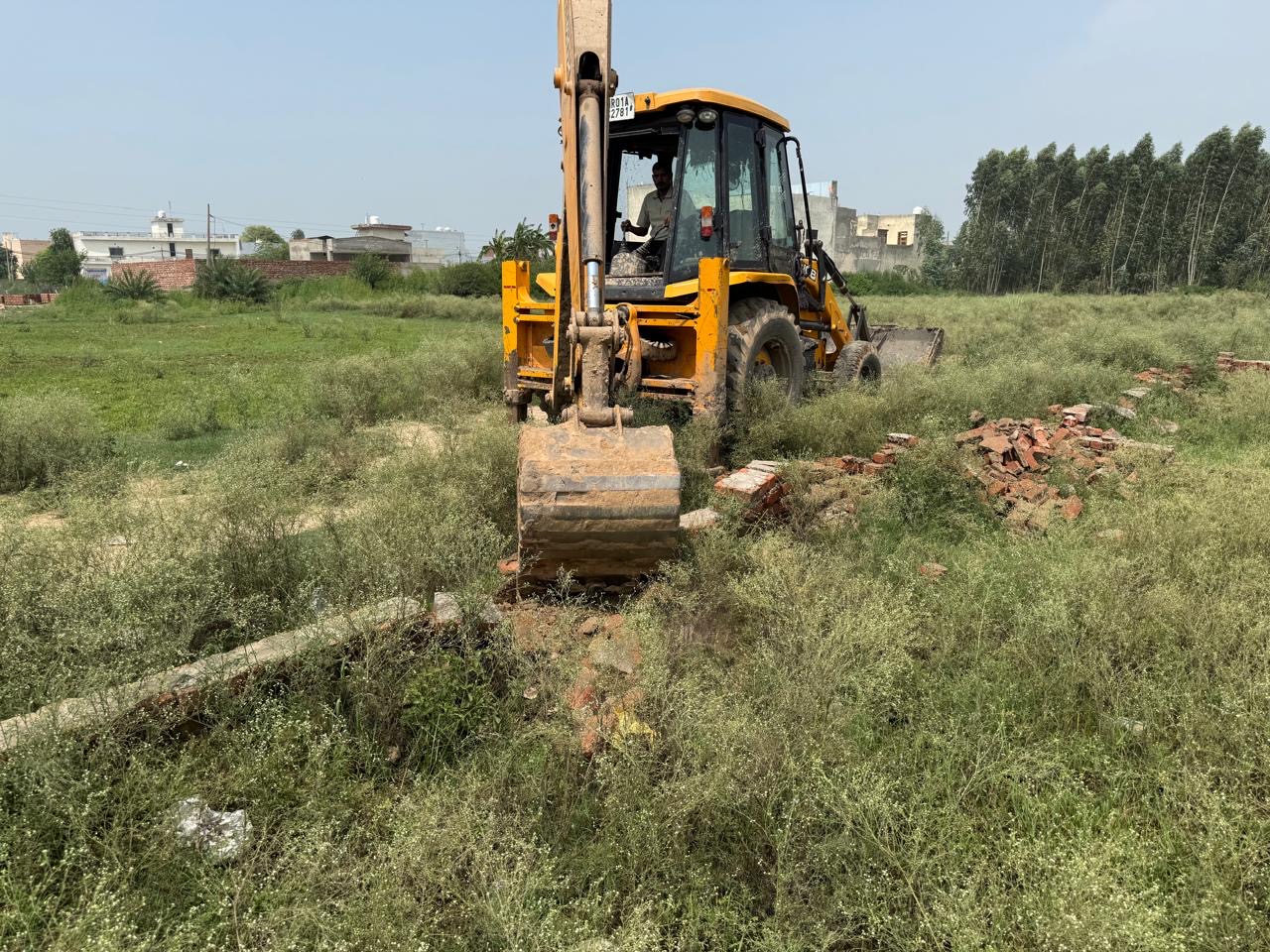 अम्बाला में अवैध कॉलोनी पर चला बुलडोजर, 2.5 एकड़ में की गई तोड़फोड़