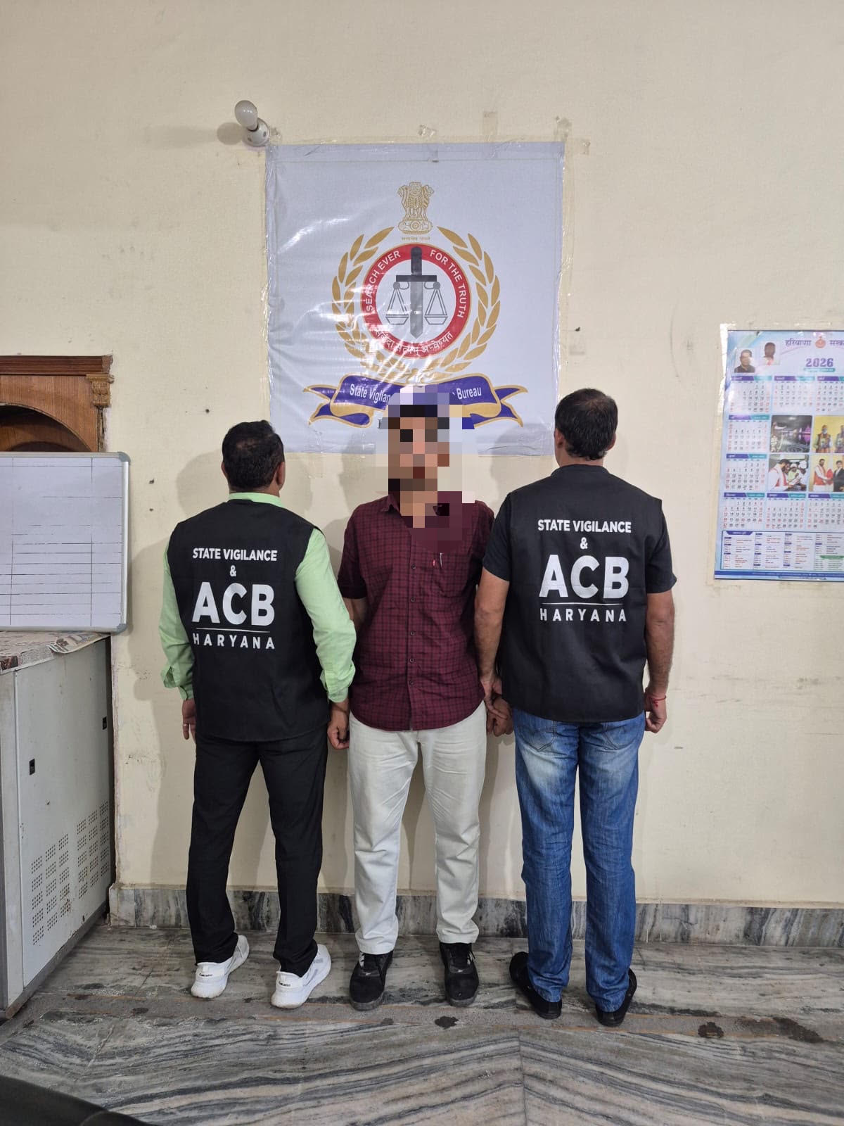 प्लॉट ट्रांसफर के नाम पर 4 हजार रुपये रिश्वत लेते सहायक रजिस्ट्रार सहकारी समितियां कार्यालय का इंस्पेक्टर रंगे हाथ गिरफ्तार