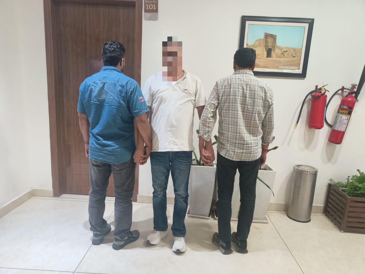 विजिलेंस विभाग का कर्मचारी बनकर नौकरी दिलाने के नाम पर 2 लाख की रिश्वत मांगने वाला आरोपी 50 हजार लेते रंगे हाथ गिरफ्तार
