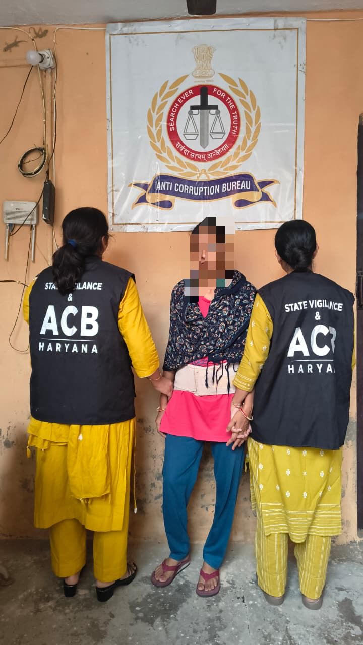 पंचायत सचिव एक लाख रुपये रिश्वत लेते रंगे हाथ गिरफ्तार, 15 लाख रुपये के विकास कार्यों के बिल पास करने की एवज में मांगी थी रिश्वत