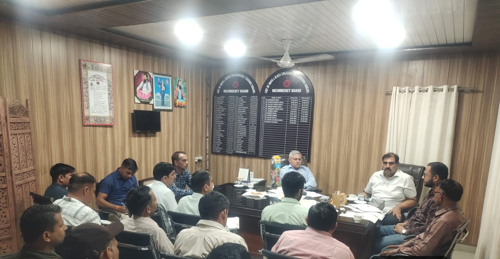छछरौली में विकास कार्यों की समीक्षा बैठक: सीईओ ब्रह्म प्रकाश ने दिए समयबद्ध और गुणवत्तापूर्ण कार्य के निर्देश