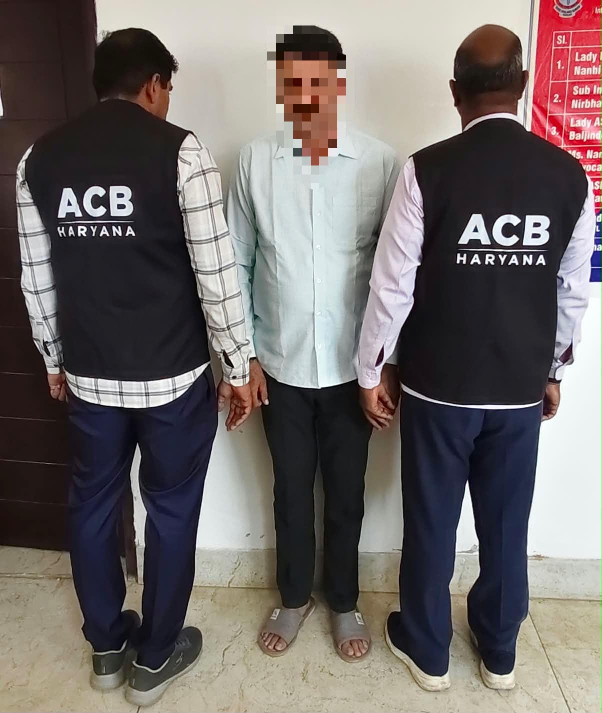 वाहनों को बिना रोक-टोक चलाने की एवज में ₹5 लाख रिश्वत लेते सीएम फ्लाईंग इंस्पेक्टर रंगे हाथ गिरफ्तार