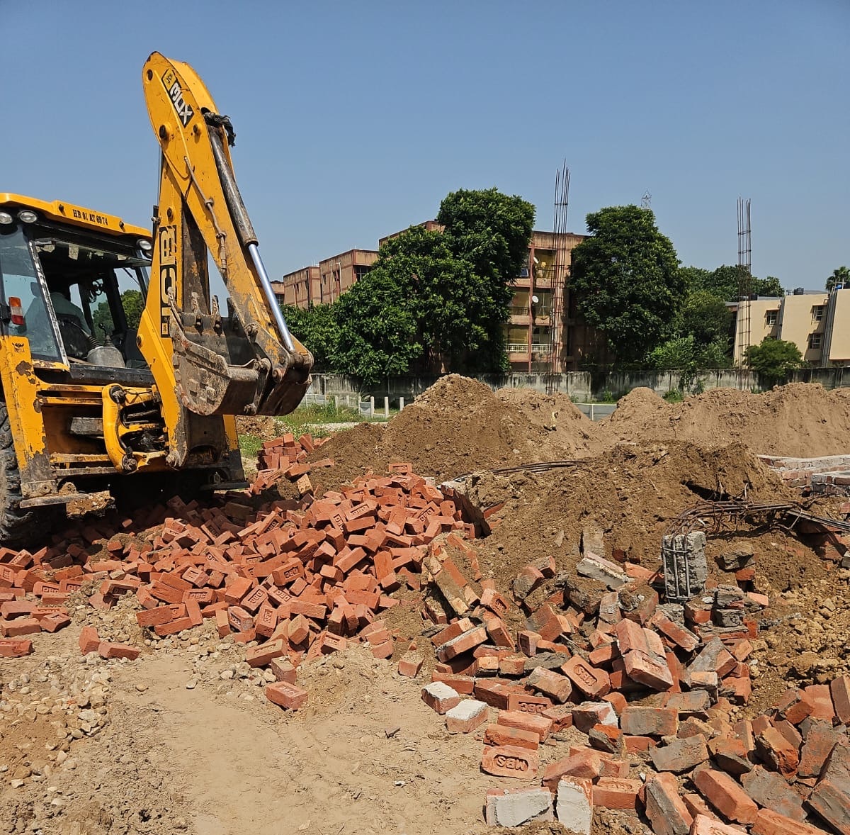 अम्बाला: बराड़ा के अर्बन एरिया में 7.5 एकड़ में फैली 3 अवैध कॉलोनियों पर चला पीला पंजा, निर्माण ध्वस्त