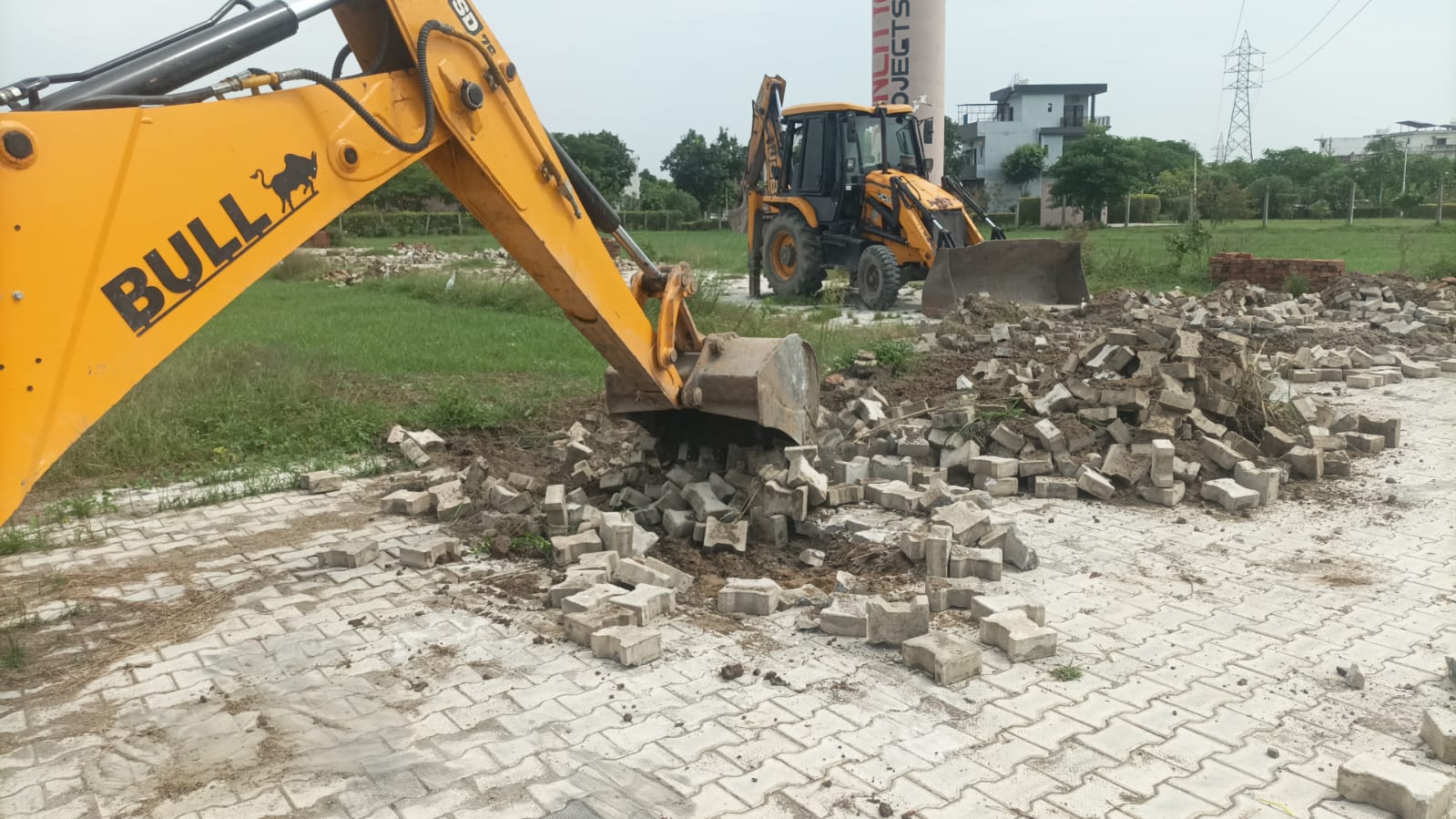 यमुनानगर में 2 एकड़ में बनी 2 अवैध कॉलोनियों पर चला पीला पंजा, अर्बन एरिया एक्ट के तहत हुई कार्रवाई