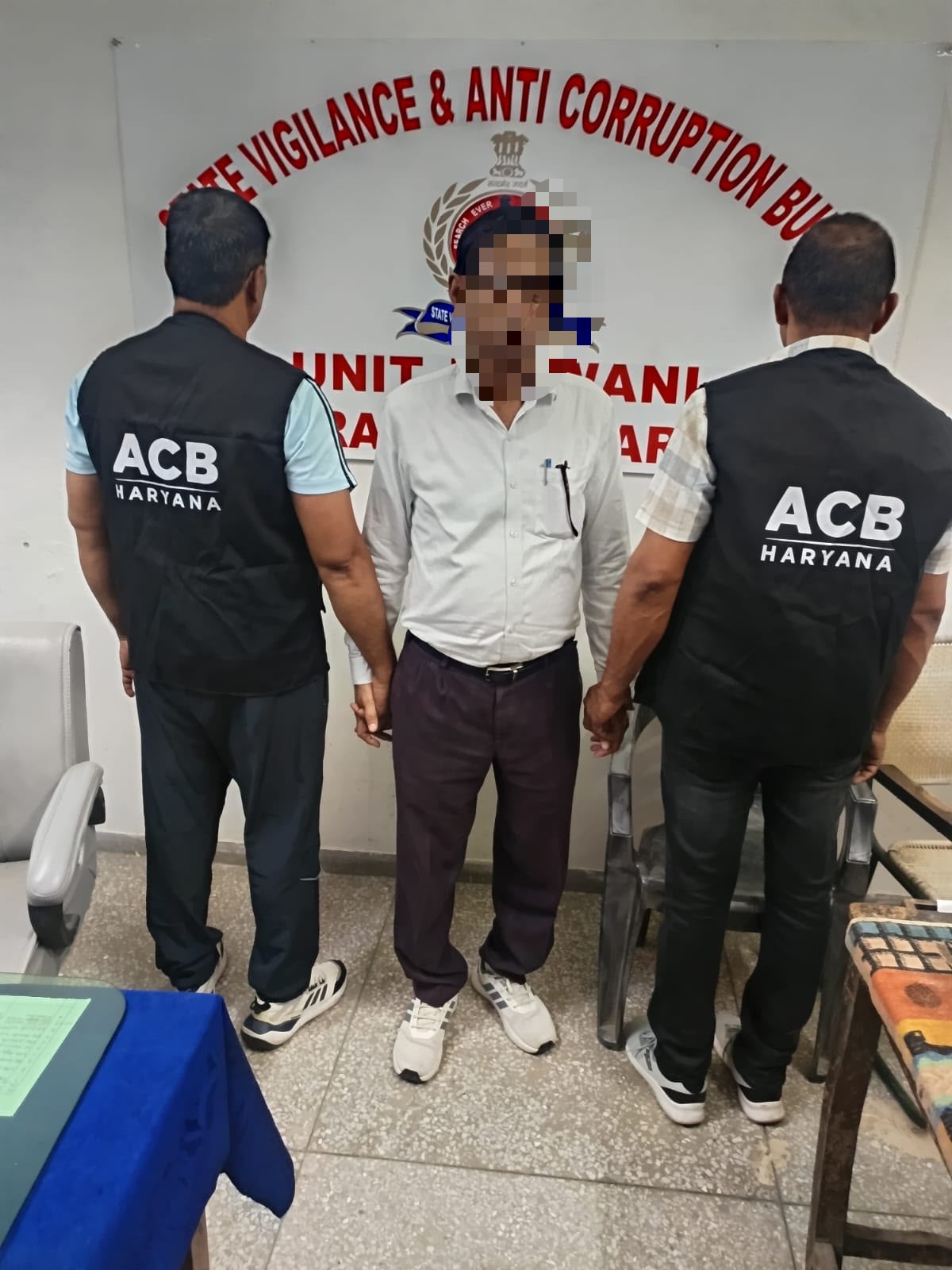 पंचायती जमीन पर बने मकान की पैमाइश रिपोर्ट देने की एवज में ₹10 हजार रिश्वत लेते हल्का फील्ड कानूनगो गिरफ्तार