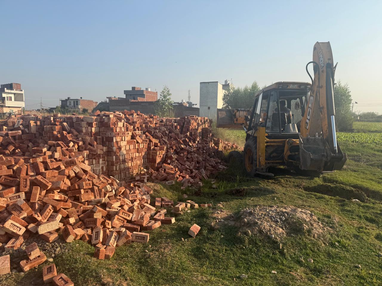 अंबाला में जिला नगर योजनाकार का एक्शन: करीब 1.8 एकड़ में विकसित हो रही अवैध कॉलोनी पर चला बुलडोज़र