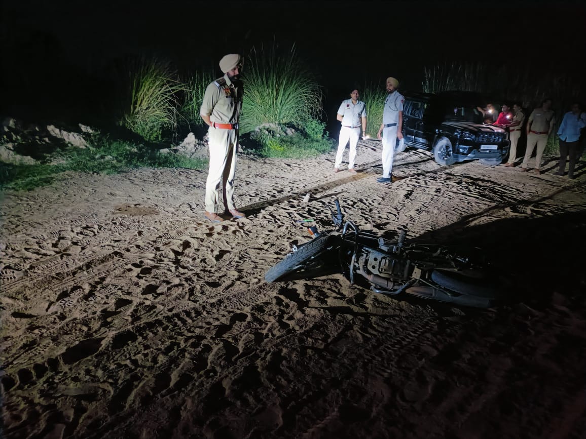 पंचकूला में लुटेरों और पुलिस के बीच मुठभेड़, क्राइम ब्रांच ने तीन आरोपियों को दबोचा, 2 अवैध पिस्टल व वारदात में प्रयोग बाइक बरामद