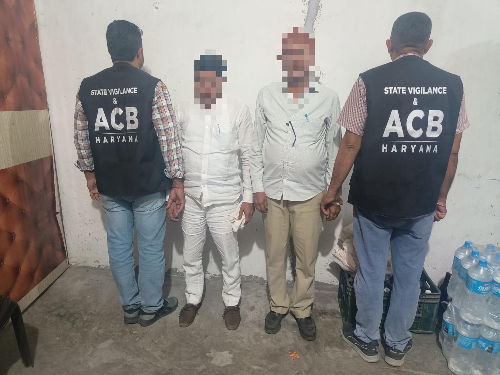 वक्फ बोर्ड के एस्टेट ऑफिसर और रेंट क्लर्क 3 लाख रुपये रिश्वत लेते रंगे हाथों गिरफ्तार